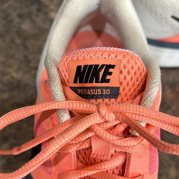 Women’s Pegasus 30 - Picture 3 of 7